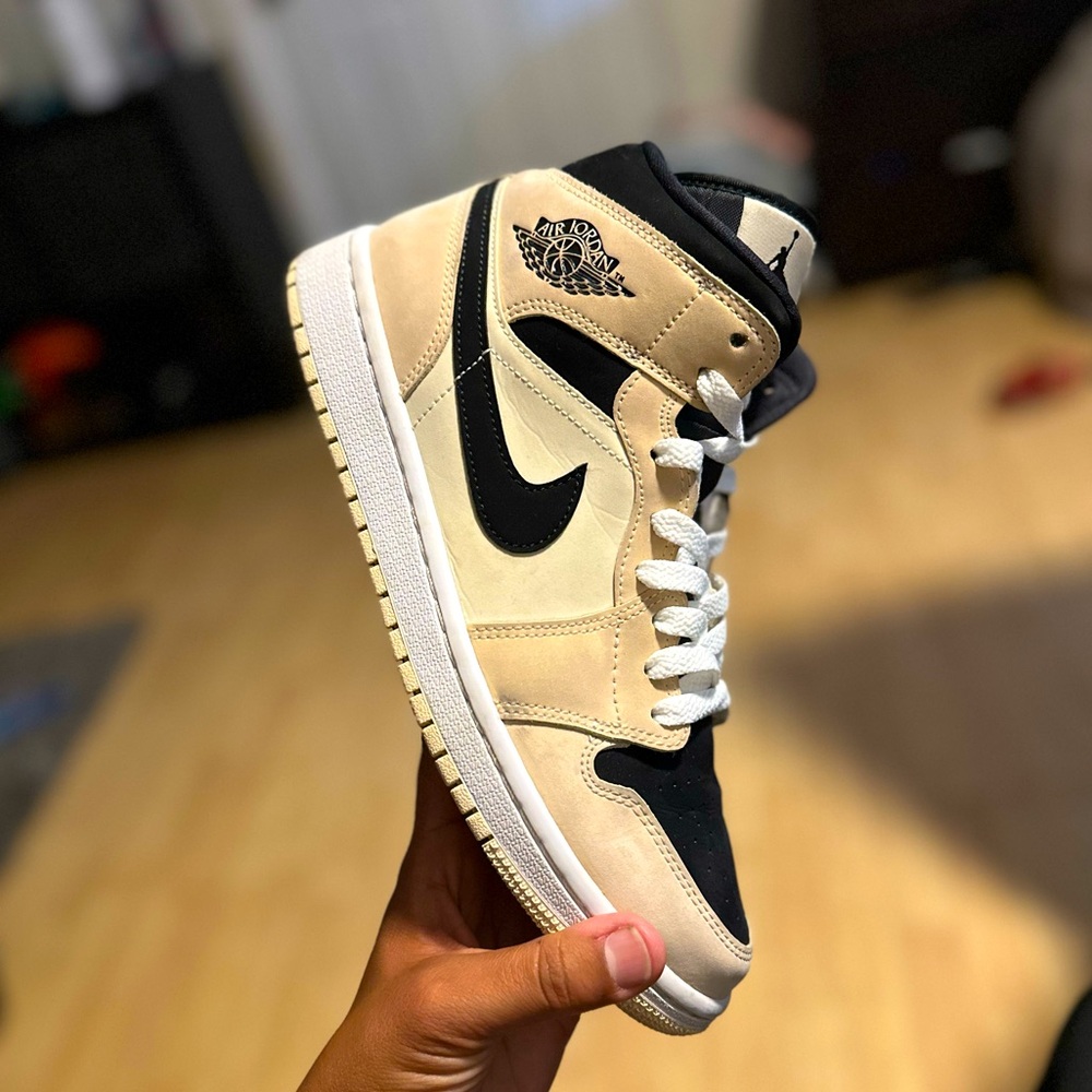Jordan 1 Women’s “Barely Orange”